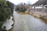 川